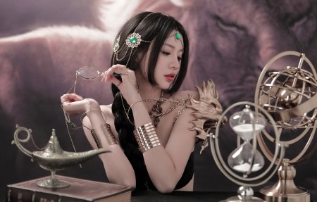 酒店上班本來就是屬於服務業。